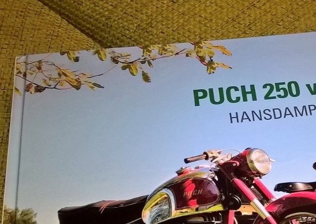 tolles weihnachtsgeschenk von meinen eltern - puch 250 von 1945 - 1970 - schade, dass kein motorrad von unserem teamchef platz gefunden hat - hätte er sich mehr als verdient.