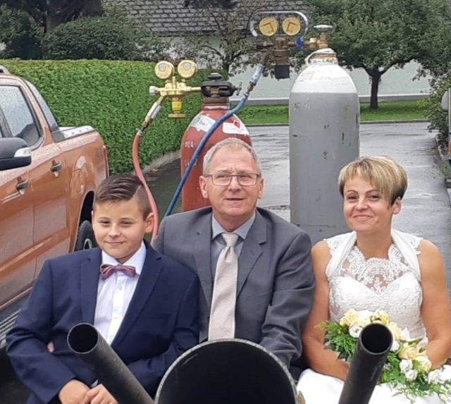 wir gratulieren unserem teamkollegen werner zur hochzeit mit bettina!